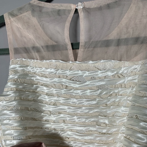 Girls Rare Editions size 12 in a beautiful light peach color. - Picture 9 of 11